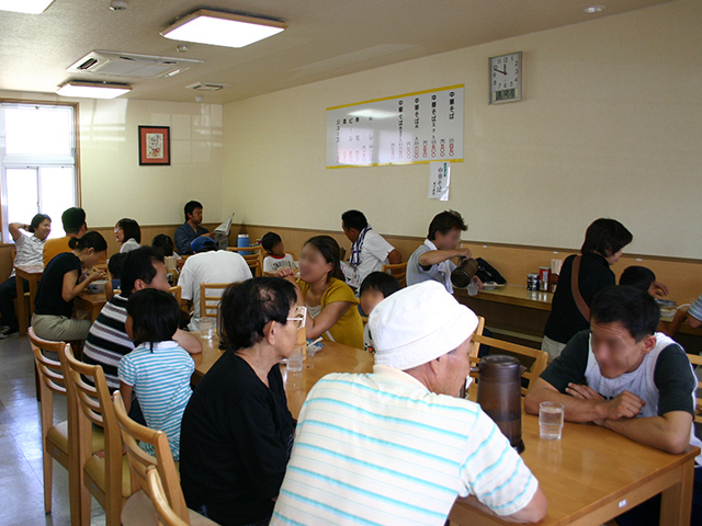 岡本中華店内03